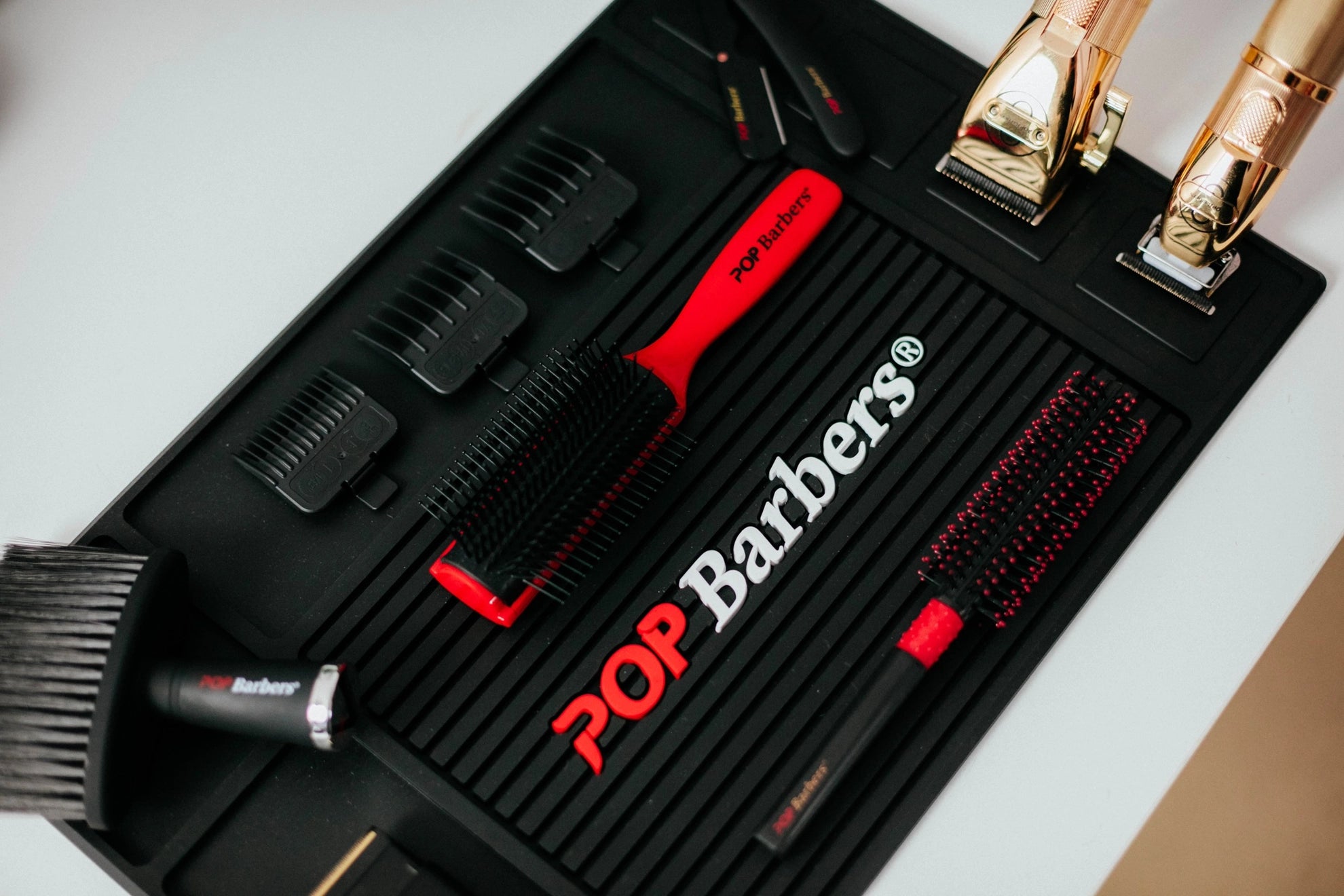 Covor magnetic - Pop Barbers -pentru ustensile si masini de tuns - Negru