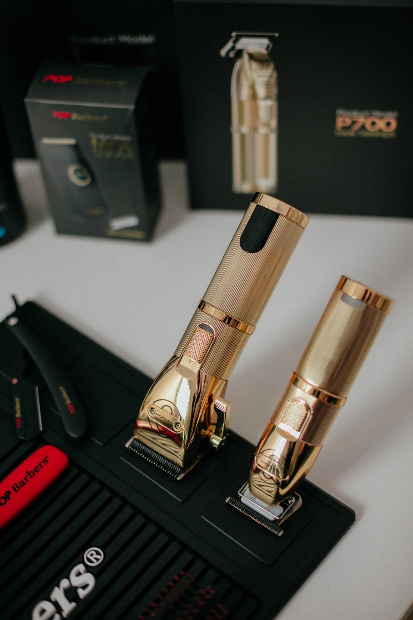 Covor magnetic - Pop Barbers -pentru ustensile si masini de tuns - Negru