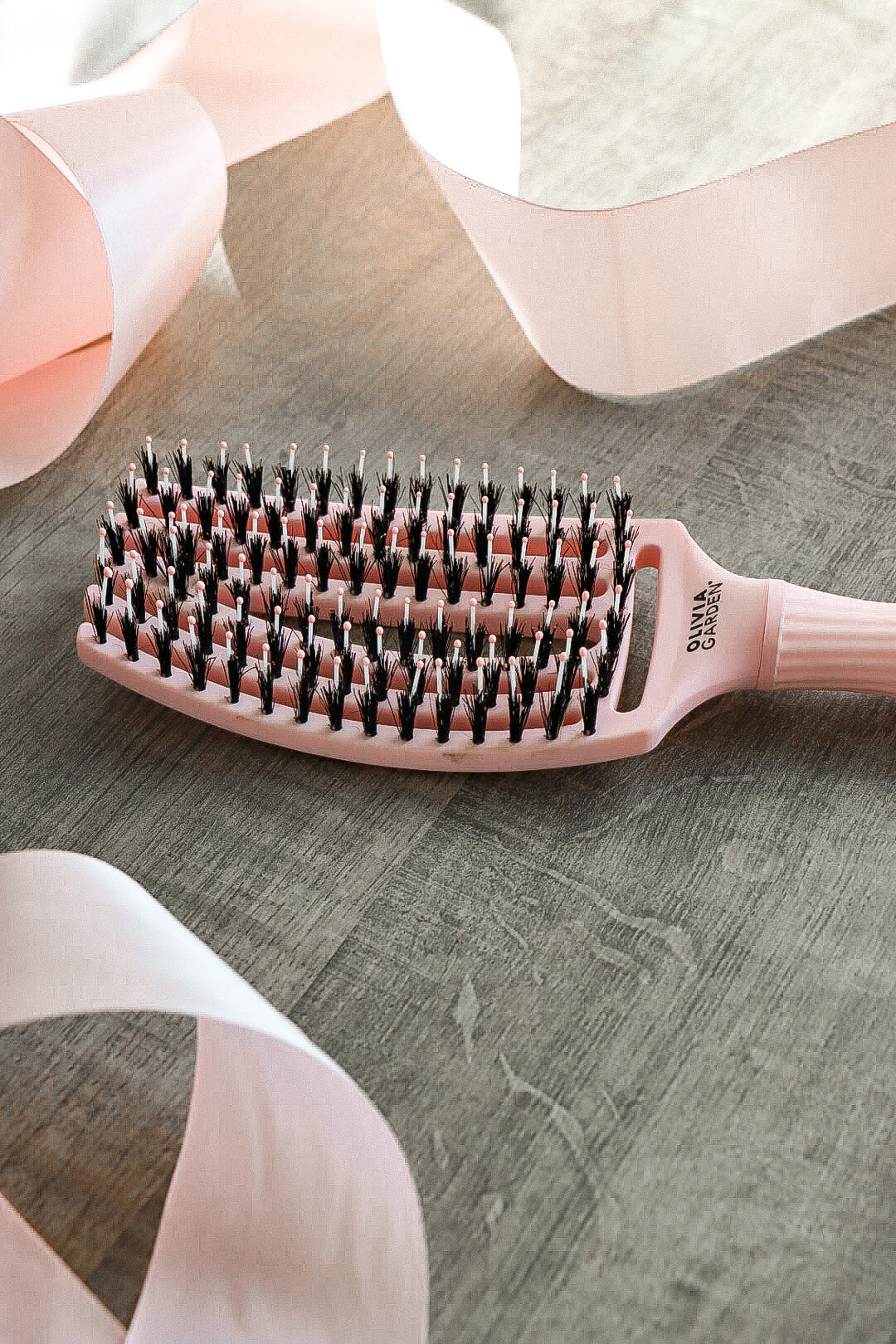 Olivia Garden Fingerbrush Boar &amp; Nylon Pastel Pink – Display Profesional cu 12 Perii pentru Descurcare Ușoară și Strălucire Naturală