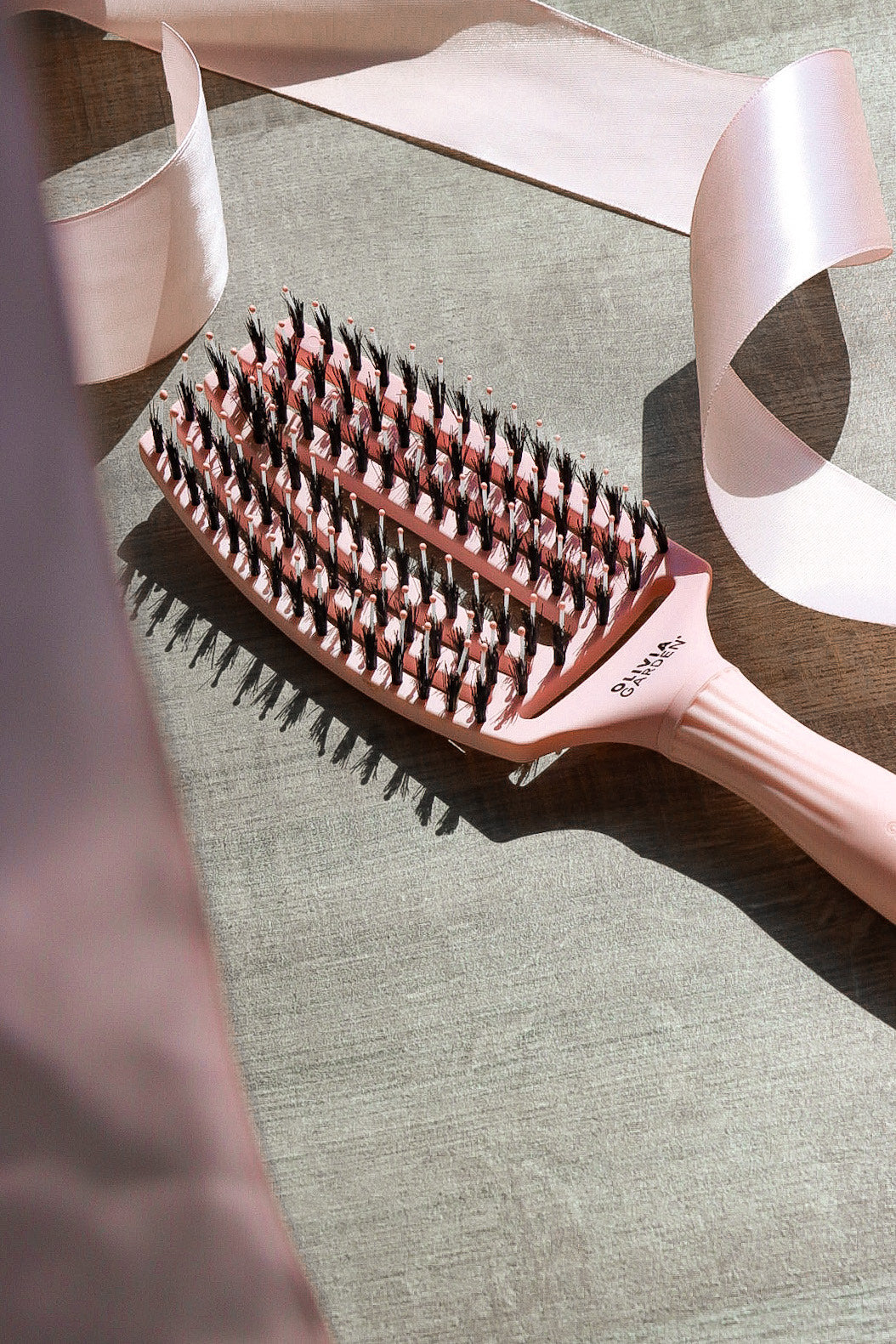 Olivia Garden Fingerbrush Boar &amp; Nylon Pastel Pink – Display Profesional cu 12 Perii pentru Descurcare Ușoară și Strălucire Naturală