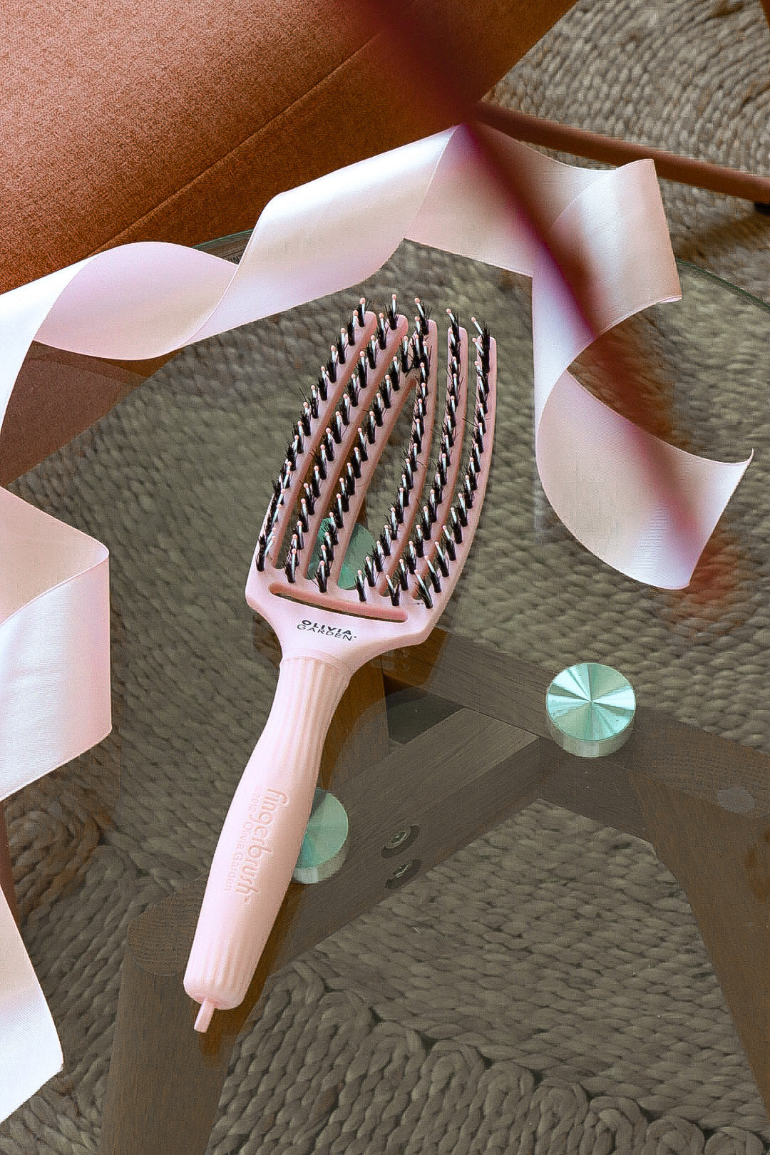 Olivia Garden Fingerbrush Boar &amp; Nylon Pastel Pink – Display Profesional cu 12 Perii pentru Descurcare Ușoară și Strălucire Naturală