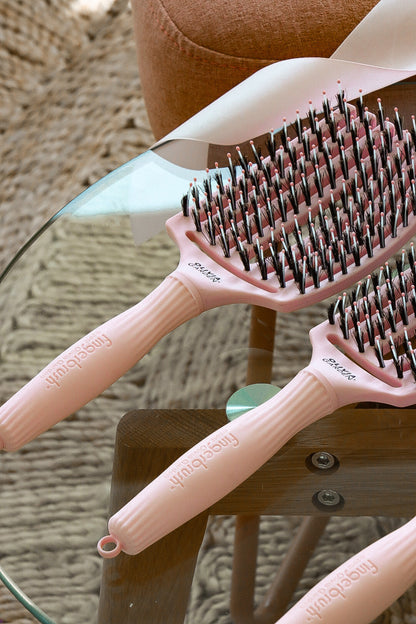 Olivia Garden Fingerbrush Boar &amp; Nylon Pastel Pink – Display Profesional cu 12 Perii pentru Descurcare Ușoară și Strălucire Naturală