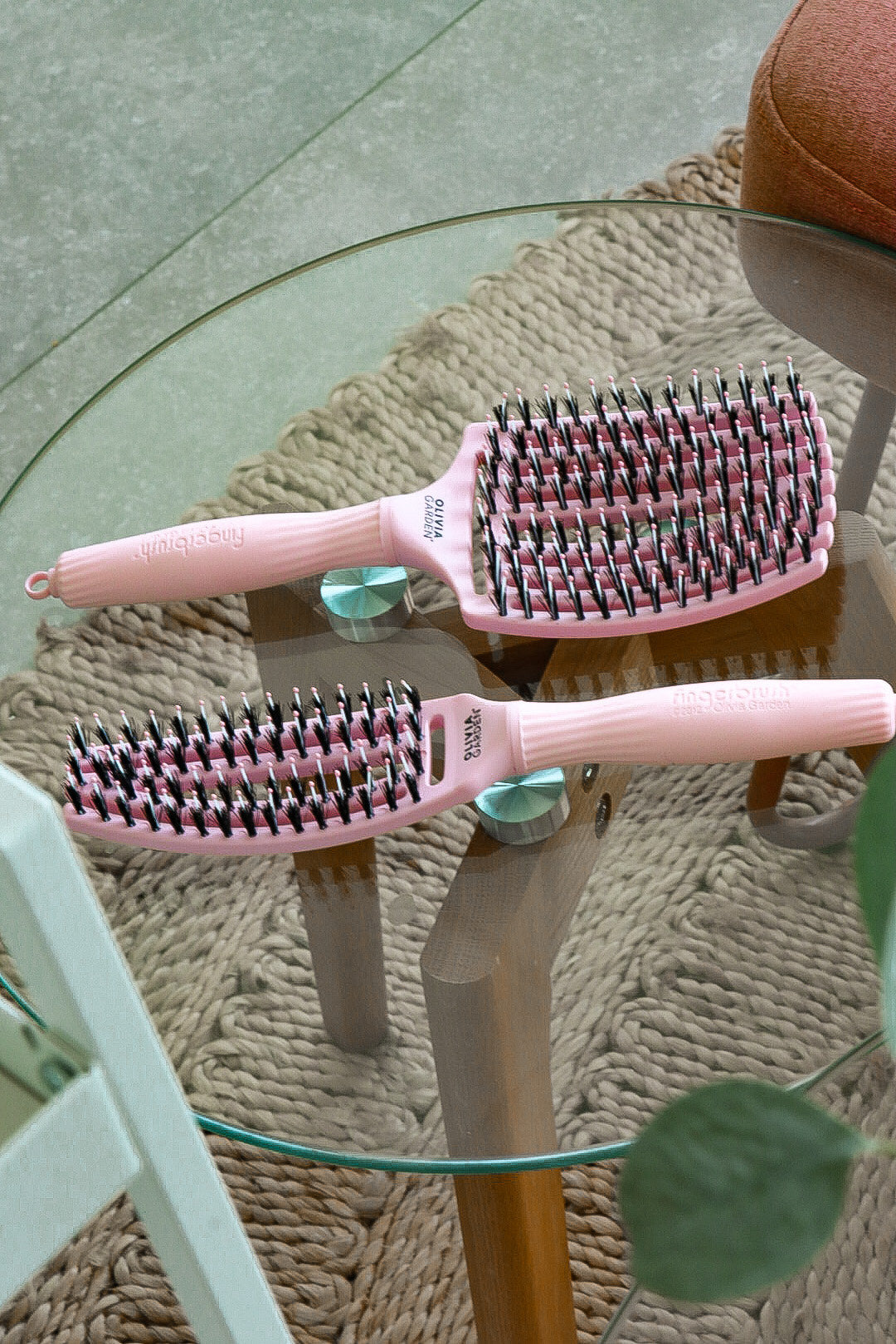 Olivia Garden Fingerbrush Boar &amp; Nylon Pastel Pink – Display Profesional cu 12 Perii pentru Descurcare Ușoară și Strălucire Naturală