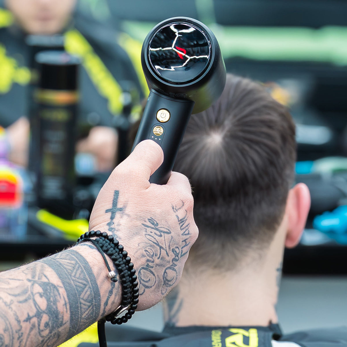 Uscător de păr ROVRA Horus negru cu accente aurii – imagine oficială 5
